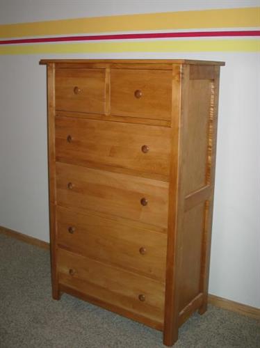 Maple 5 Drawer Chest with Golden Oak stain 23205-DS Maple 5 Drawer Chest with Golden Oak stain 23205-DS